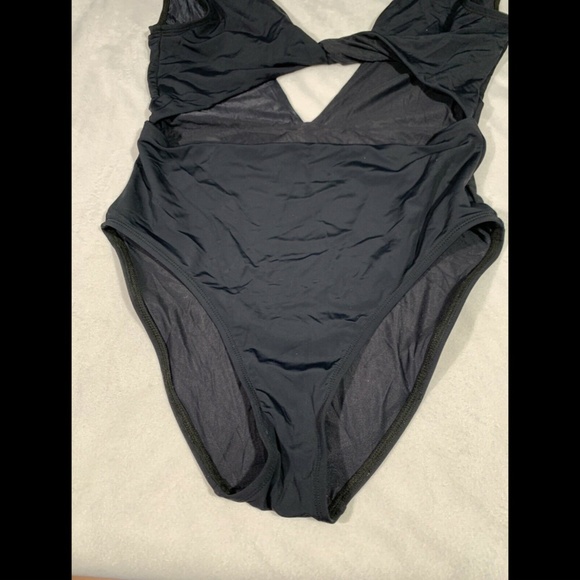 NEW $260 Beth Richards Twist One-Piece Swimsuit in Black [SZ Large‎ ] - Picture 8 of 12